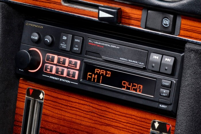 Egyenesen az 1980-as évekbe repít vissza ez a rádió