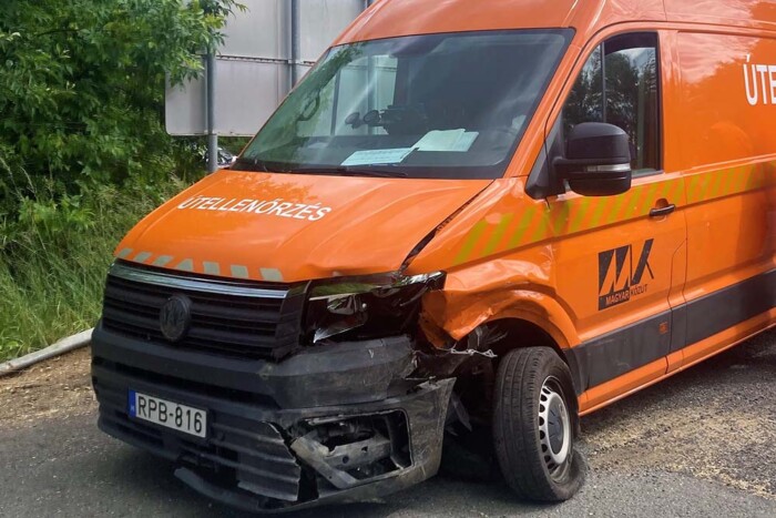 Szemetet szedett a közutas a 8-as úton, letarolták