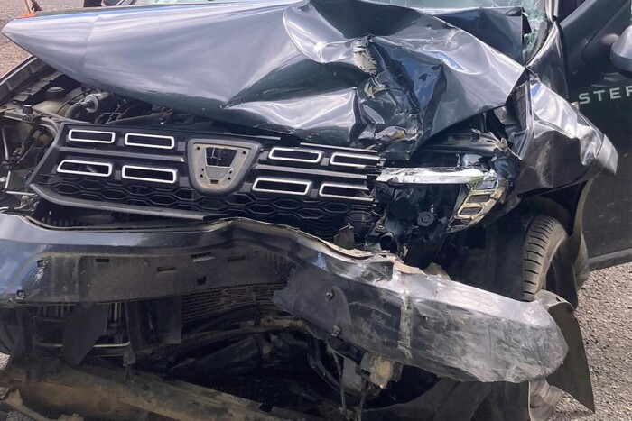 Szemetet szedett a közutas a 8-as úton, letarolták 1