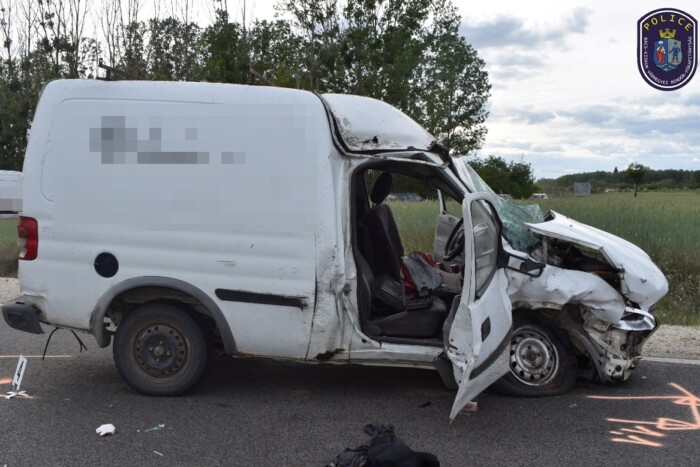 A lehető legtöbb szabályt megszegte, súlyos balesetet okozott az 54-esen 1