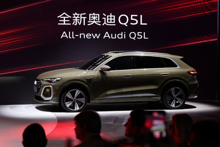 Eltorzított autókat mutatott be az Audi 10