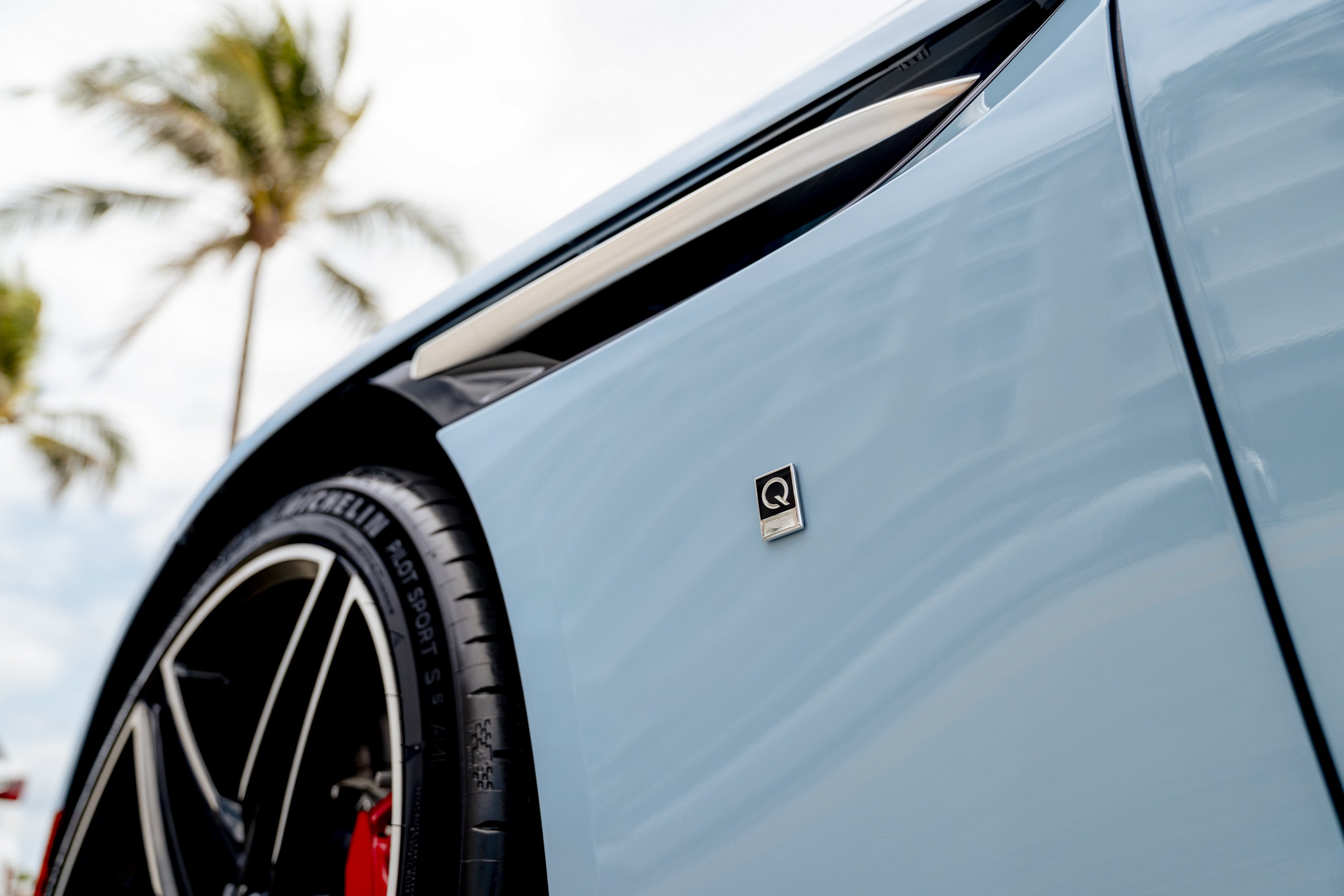 aston-martin-db12-volante-palm-beach-edition-4 | Vezess | Vezess