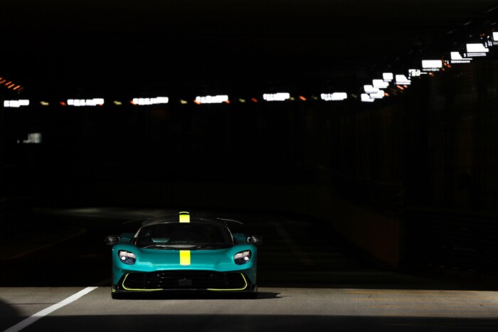 Monaco utcáin döngettek a vadonatúj szörnyeteggel