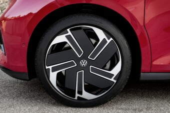 Szétcsavarozza magát menet közben ez az autó