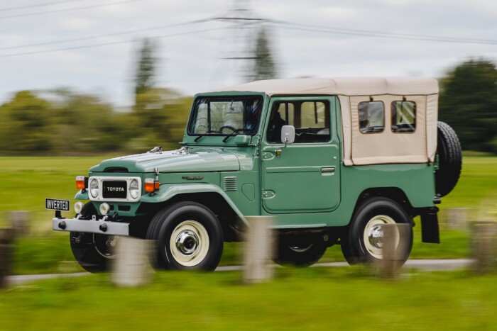 Tesla-szív dobog ebben az öreg Toyotában 9 | Vezess Tesla-szív dobog ebben az öreg Toyotában 9
