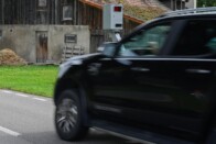 Néhány sör után megpróbálták futva átverni a traffipaxot Budakeszin 1