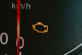 Spórolás, ami tönkreteszi az autód ‒ Sok magyar sofőr így vezet!