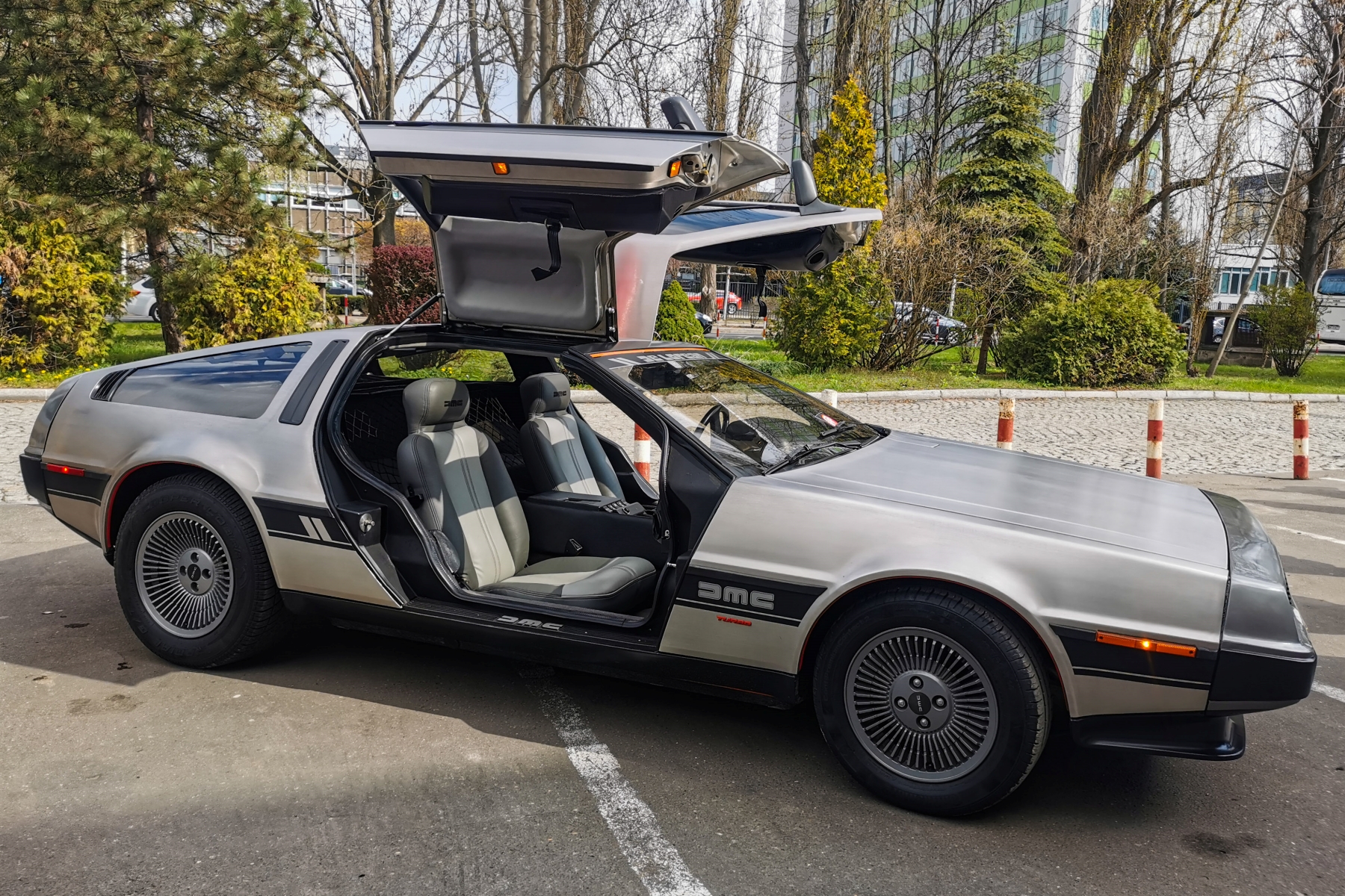 DMC DeLorean Car | Vezess