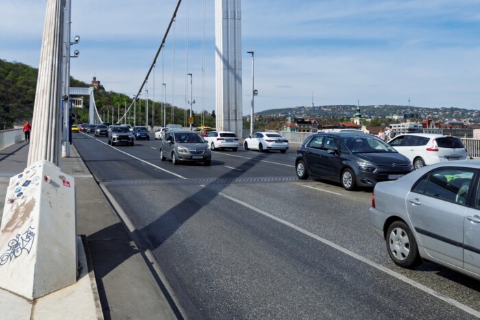 Komoly változás jön az autók adóztatásánál
