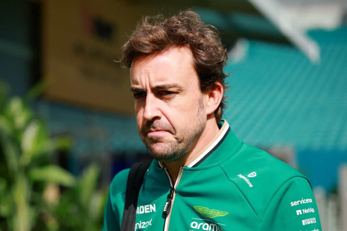 F1: Dobogó helyett ütközés – dühös csapatára Alonso