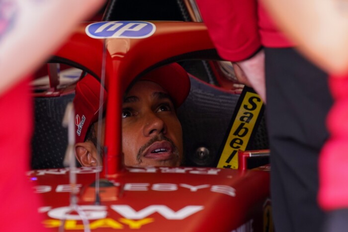 F1: Hamilton kimondta, mi a baja a Ferrarival