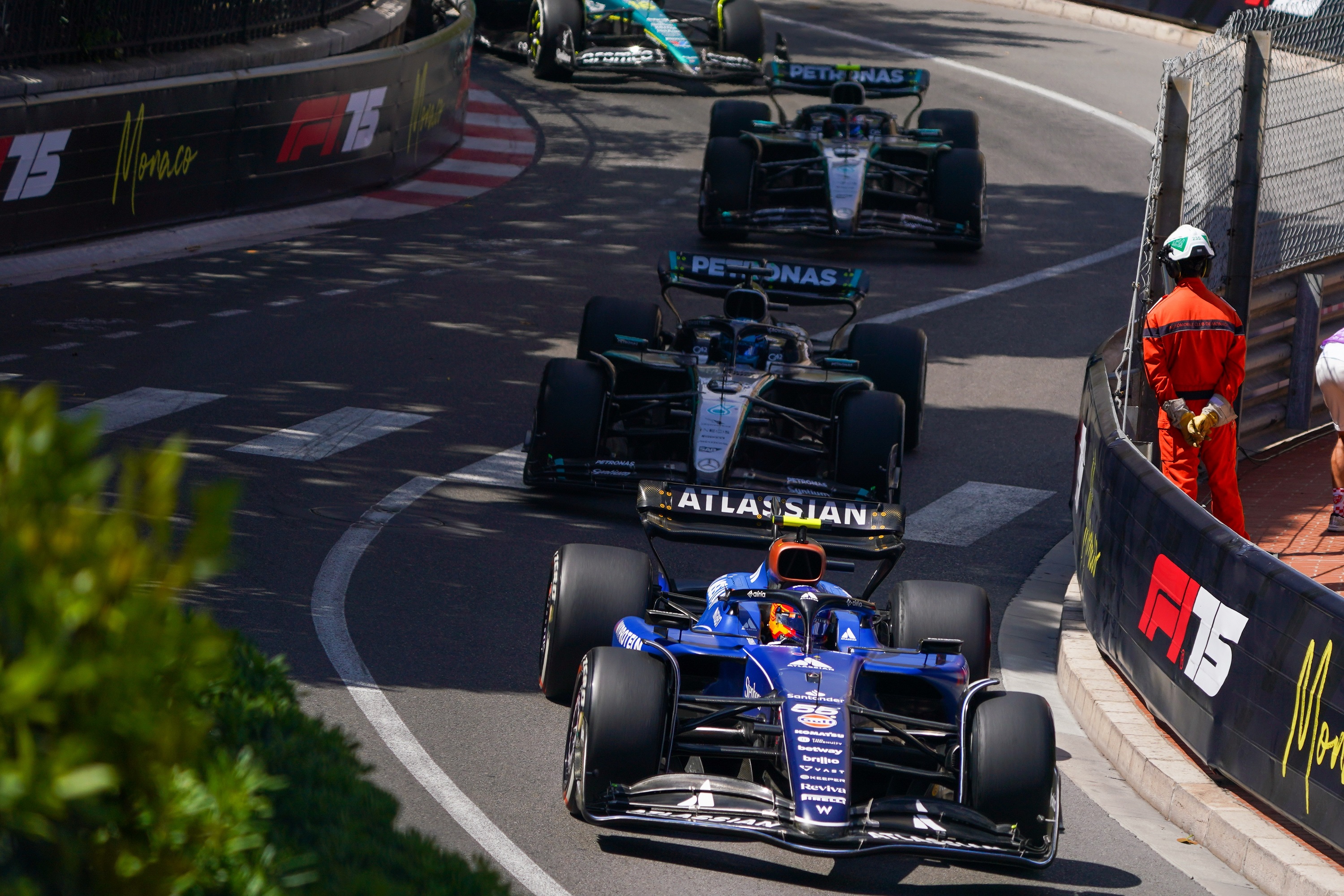 F1: Elnézést kértek a Mercedestől a monacói feltartásért