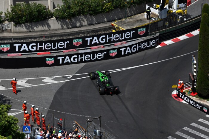 F1: Ferrari az élen és a falban az időmérő előtt 1