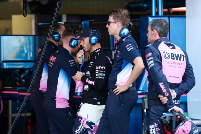 F1: Ellenfelére mutogat a balesetező pilóta 2 | Vezess F1: Ellenfelére mutogat a balesetező pilóta 2