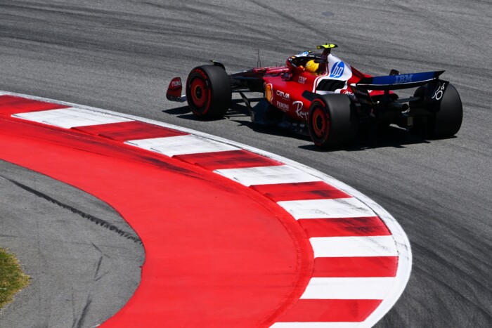 F1: Dobogóra vinné Hamilton a Ferrarit