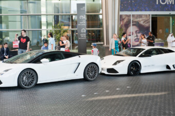 Nem véletlen, hogy a legtöbben fehér autót vesznek Dubajban