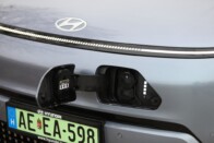 Vezeték nélkül tölthető az új elektromos Porsche 10