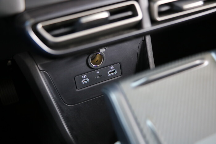 Erre is jó az USB-csatlakozó az autóban 1