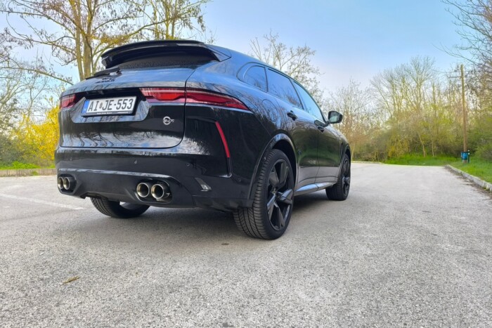 Halotti torral búcsúzik az utolsó üvöltő Jaguar 21 | Vezess Halotti torral búcsúzik az utolsó üvöltő Jaguar 21