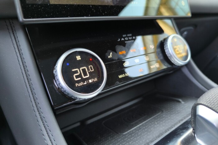 Halotti torral búcsúzik az utolsó üvöltő Jaguar 13 | Vezess Halotti torral búcsúzik az utolsó üvöltő Jaguar 13