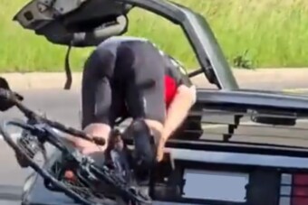 Hogy nem verte ki a biciklis szemét egy ilyen autó?