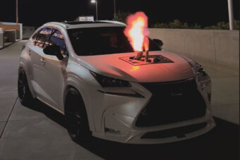 Így lett tűzokádó sárkány egy családi autóból