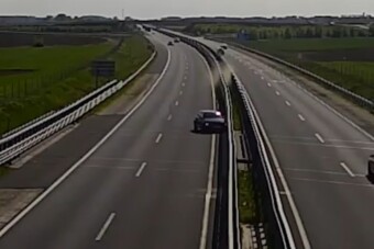 Elbambult a teljesen üres M86-oson, nagyot csattant