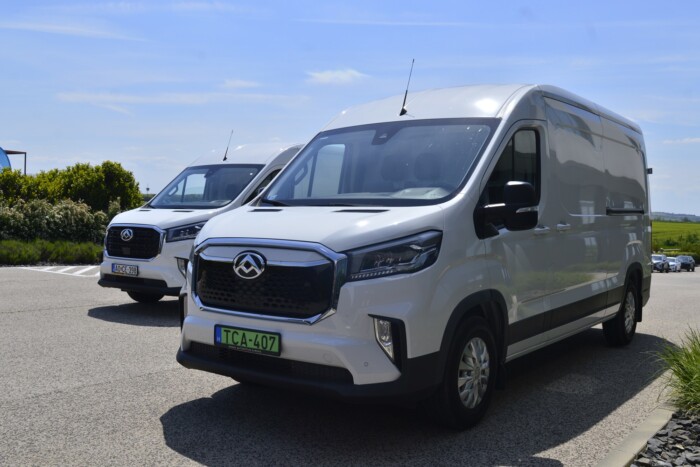 Jött egy kínai furgon jómunkásembereknek 9