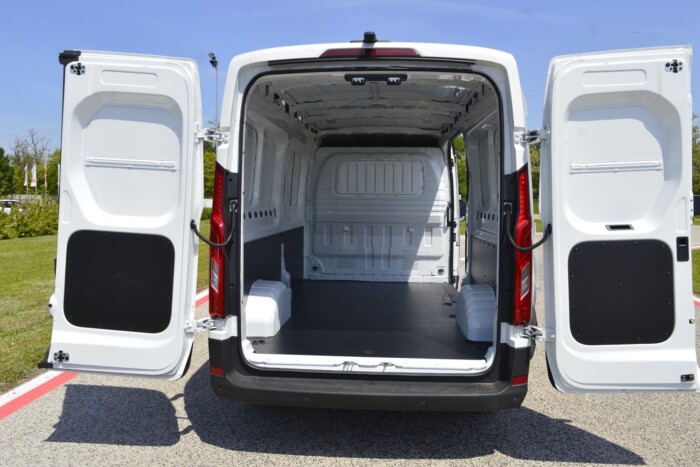 Jött egy kínai furgon jómunkásembereknek 7