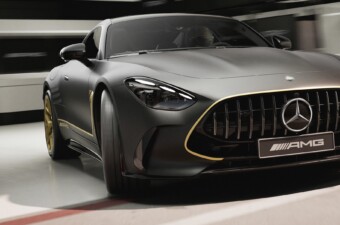 Nem létező F1-csapatnak épített autót a Mercedes