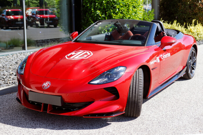 Nincs ellenfele itthon ennek a kínai autónak 7 | Vezess Nincs ellenfele itthon ennek a kínai autónak 7