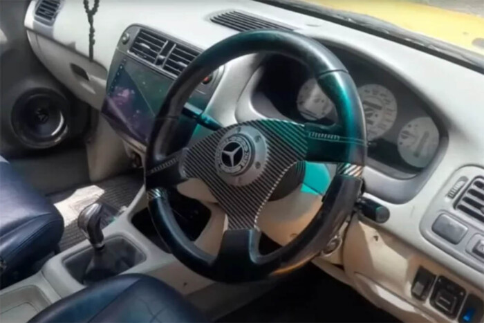 Japán vas, német külső: meglepő technika lapul a csillagos kormány mögött