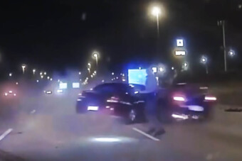 Egy percen belül kétszer érintette meg a halál az intézkedő járőrt