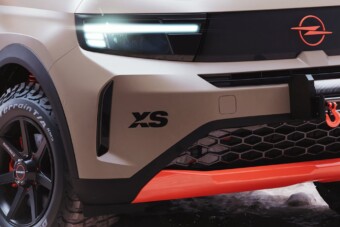 Kalandornak öltözött a városi Opel