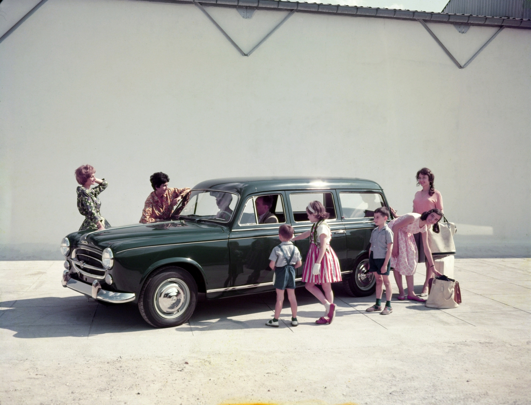 75 éves a pakolás négykerekű francia nagymestere, a Peugeot kombi 6