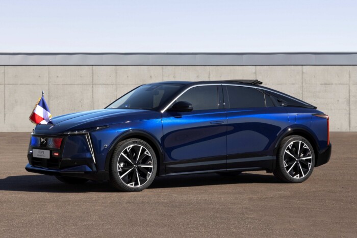 Állva utazhatsz a szalmával díszített autóban 9 | Vezess Állva utazhatsz a szalmával díszített autóban 9