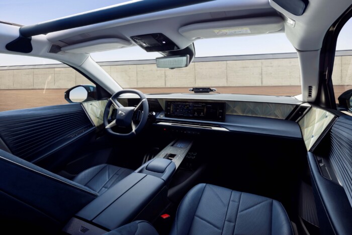 Állva utazhatsz a szalmával díszített autóban 8 | Vezess Állva utazhatsz a szalmával díszített autóban 8