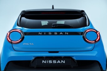 Négy méter alatt, 400 kilométer fölött