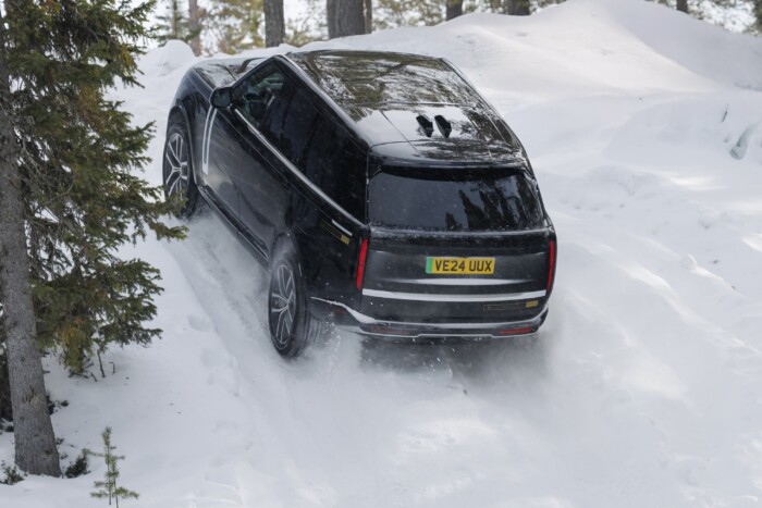 Terepen sem kell fékezni a legújabb Range Rovert 8 | Vezess Terepen sem kell fékezni a legújabb Range Rovert 8