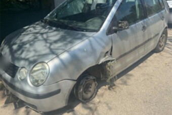 Már egy gumi is leszakadt, de csak azért is menekült tovább Gödöllőnél