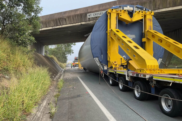 Benézte a sofőr a magasságkorlátozást, nem kicsit 2