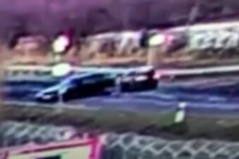 Brutális baleset, cserbenhagyták a felborult autóst