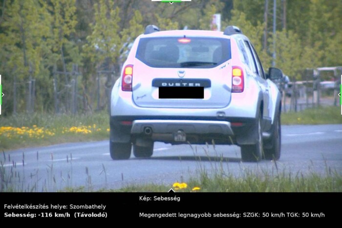 Autópályának hitte a lakott területet, 312 ezret fizethet a Dacia sofőrje