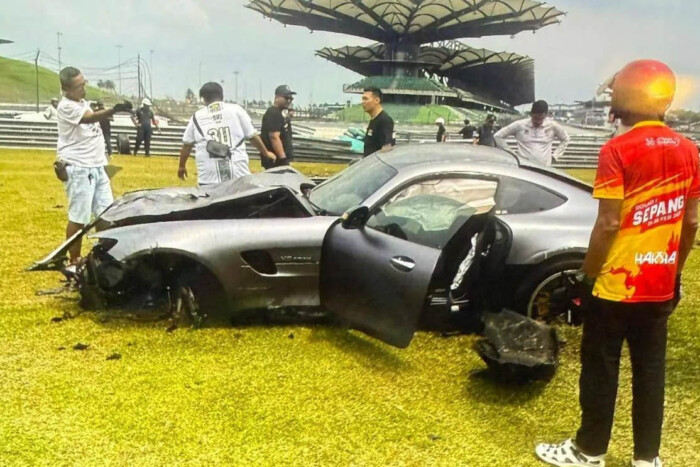 Ilyen, amikor 230 km/óránál száll el a fék, és jön a kanyar 2