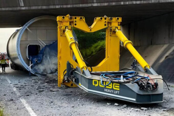 Benézte a sofőr a magasságkorlátozást, nem kicsit