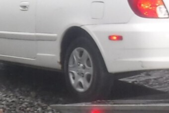 Sínre tette magát az autós, de aligha így tervezte