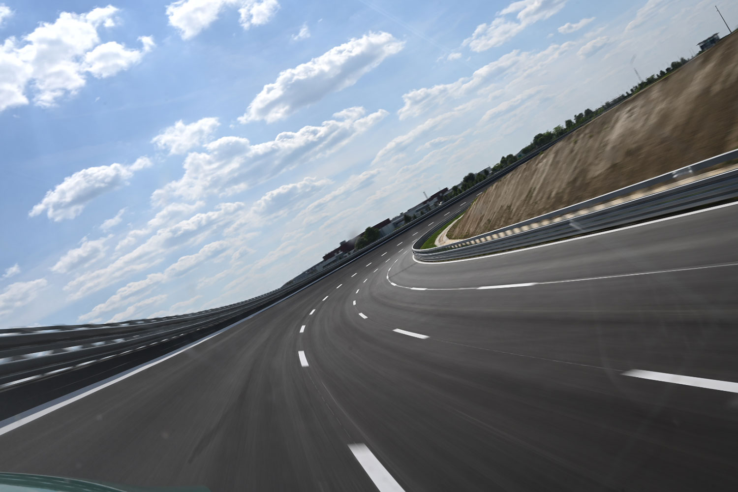 zalazone_gyari-2 | Vezess | Vezess