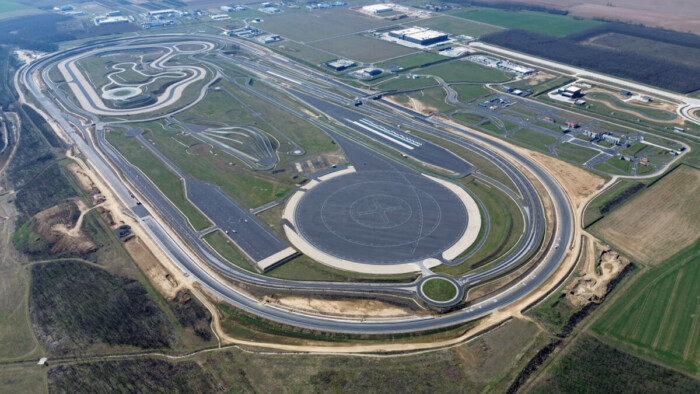 290 km/órával hasított egy Audi Zalában, legálisan 8 | Vezess Létezik hasonlóan fejlett tesztlétesítmény Európában, de csak az AVL ZalaZone áll nyitva külsős autógyártók, beszállítók előtt