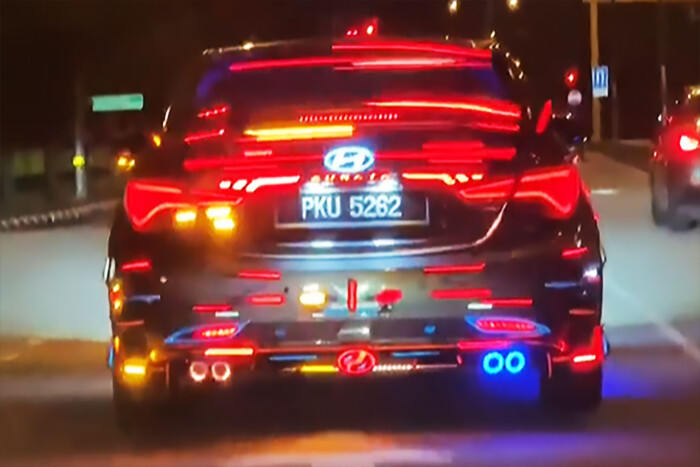 Videóra vették a LED-ek urát, brutális mennyiségű fénysávot pakoltak erre a gépre