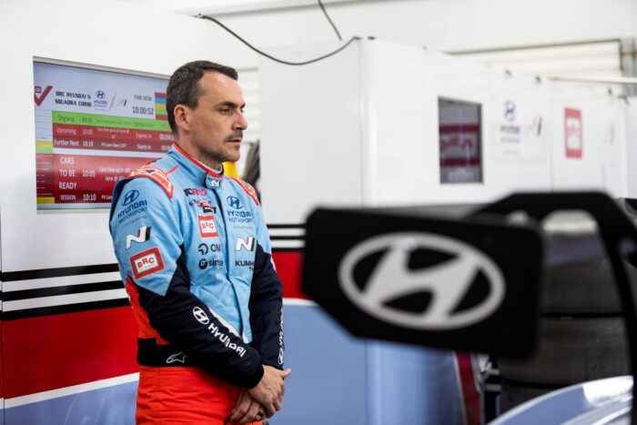 Győzött a Hyundai, kilökték Micheliszt 1